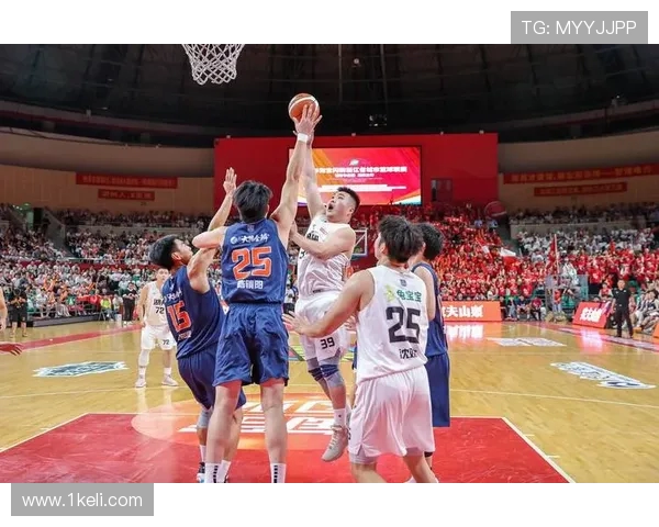 以篮球为纽带探索团队协作精神与青春拼搏力量的无限可能