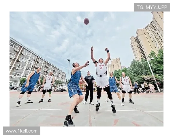 篮球热潮再起:探索这项运动如何塑造青春活力与团队精神的奇迹