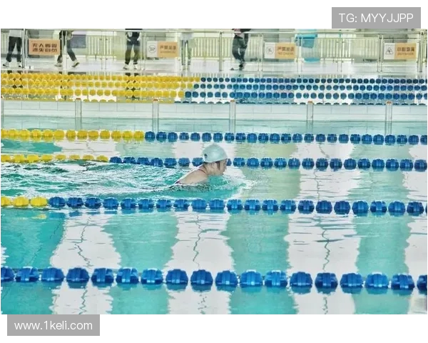从高空跃入水中的艺术与勇气探秘跳水运动的力量与美感