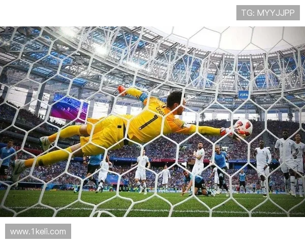 卡西利亚斯与布冯精彩扑救对决回顾,谁才是门神之王